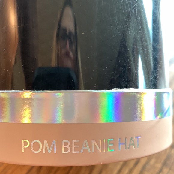 New Bcbg beanie - Picture 4 of 6